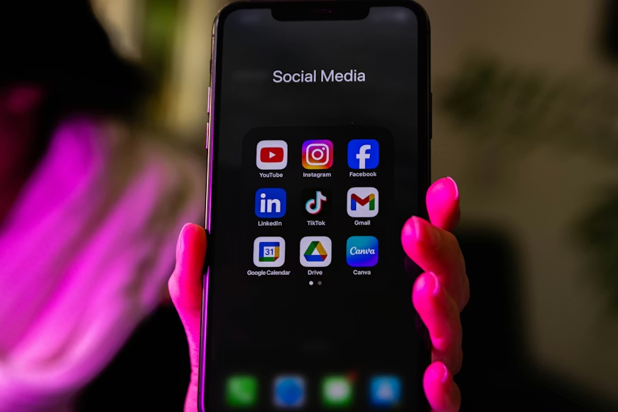 Close-up photograph of different social media icons on a smart phone.